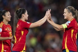 Leila Ouahabi, Maria Mendez Fernandez et Irene Paredes Hernandez peuvent avoir le sourire: le job a été fait pour la Roja. KEYSTONE/ALESSANDRO DELLA VALLE